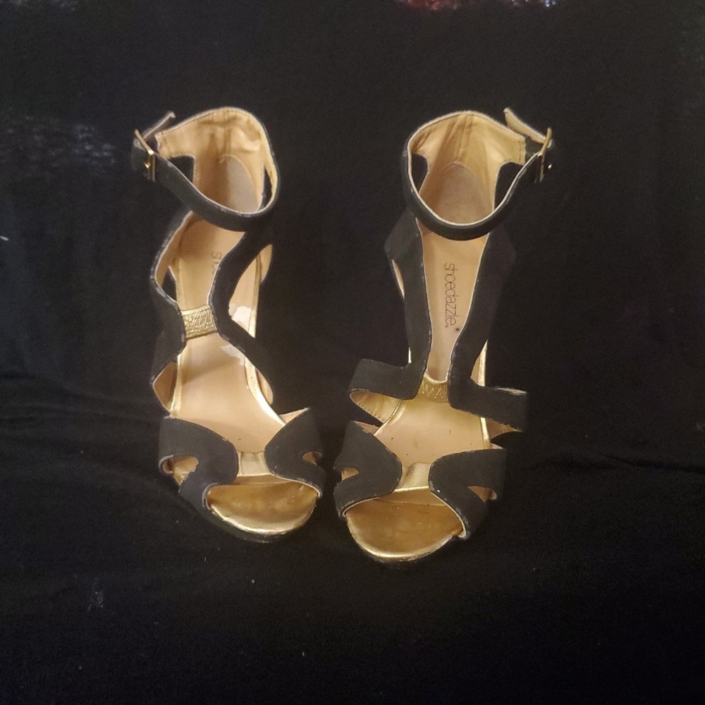 Shoedazzle pumps